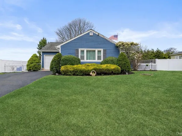 310 Candee Avenue, Sayville, NY 11782