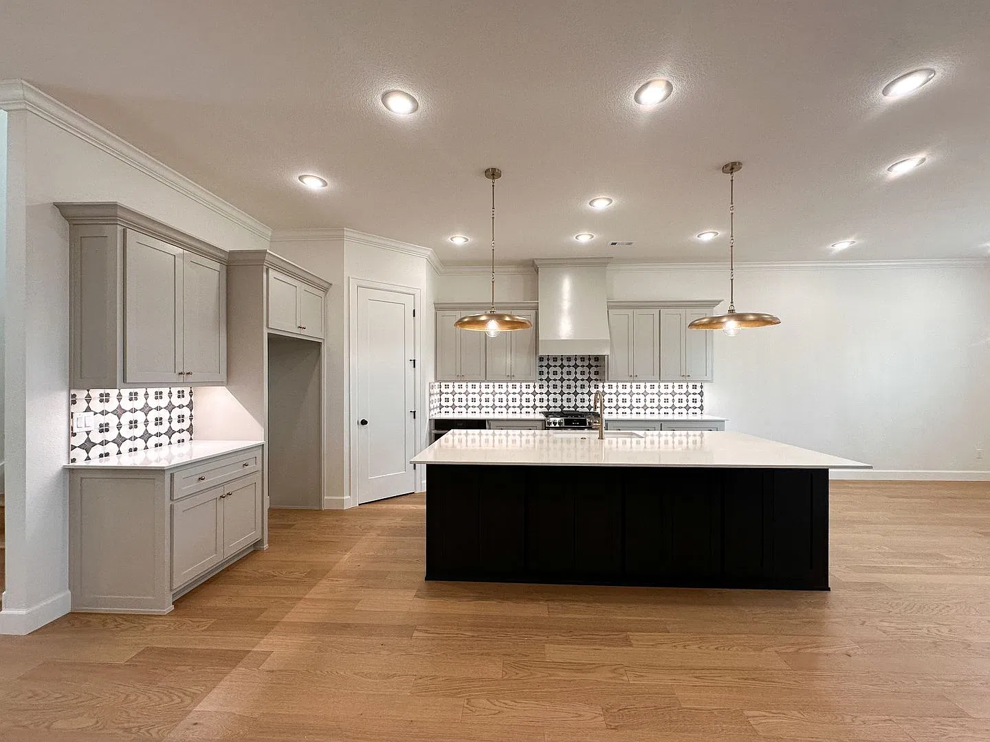 6610 Align Ave — Photo 4