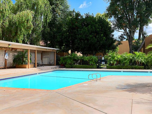 5th image of 1101 W Macarthur Blvd Unit 182
