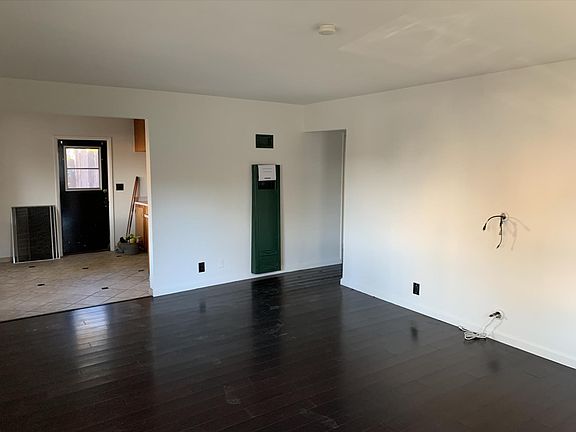3rd image of 706 Blades St #1