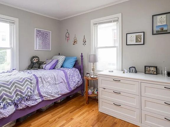 3rd image of 92 Pleasant St
