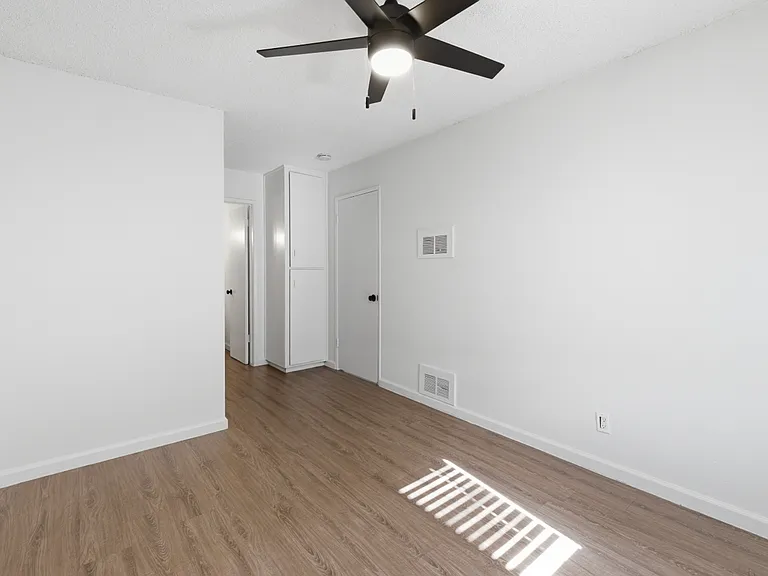 11921 Lakewood Blvd — Photo 19