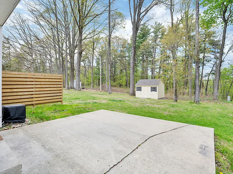 114 E Poplar Dr #B — Photo 23