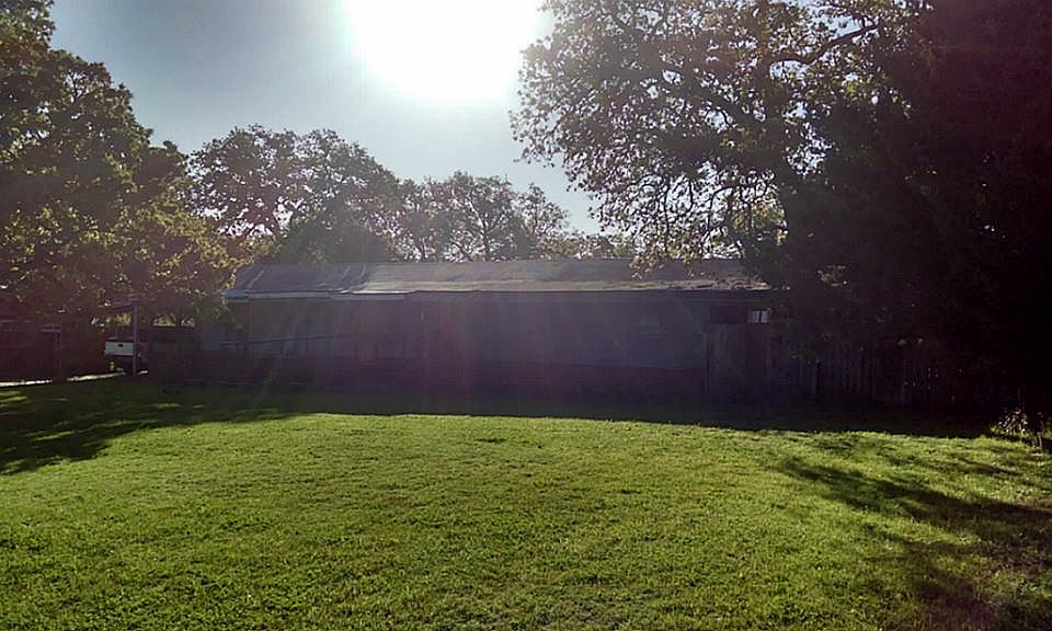 1st image of 204 N Yaupon Dr