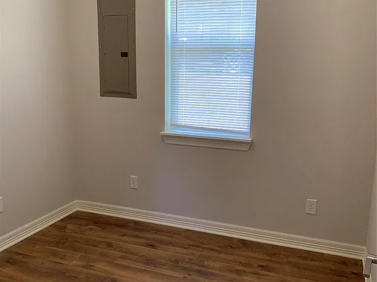 103 Susan St — Photo 11