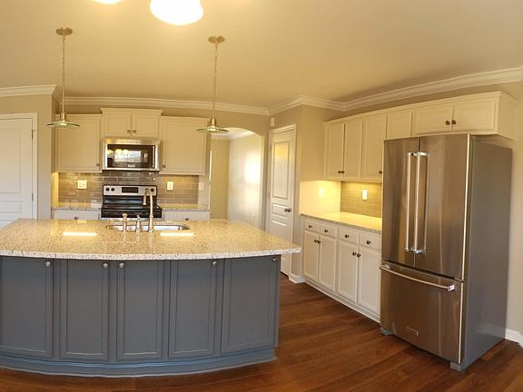 3rd image of 721 Hidden Glen Ln