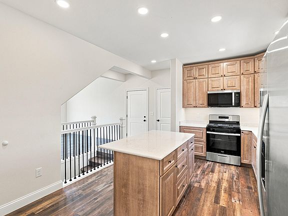 4th image of 2144 Mary Anns Ct