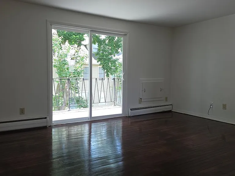 519 W Water St #F — Photo 3
