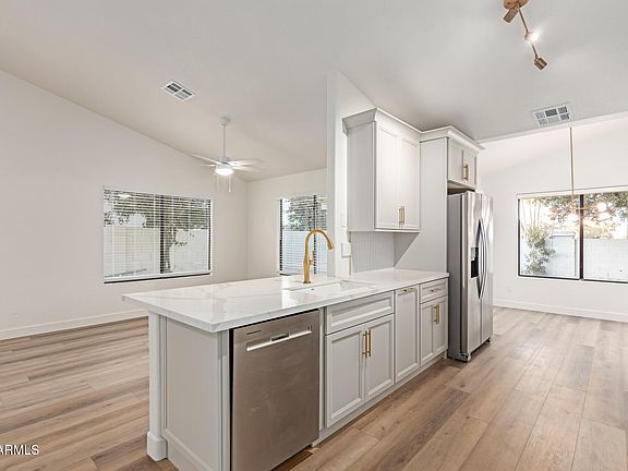5th image of 1326 W SEASCAPE Drive