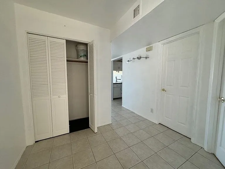 2022 Merrill Ln #10G — Photo 18