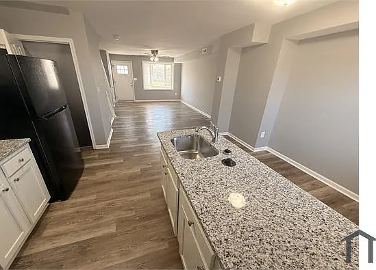733 Corby Rd — Photo 1