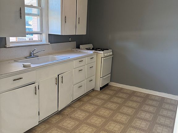 3rd image of 920 S Bryan St #4