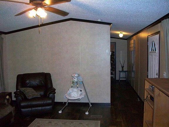 3rd image of 39960 Applewood Dr