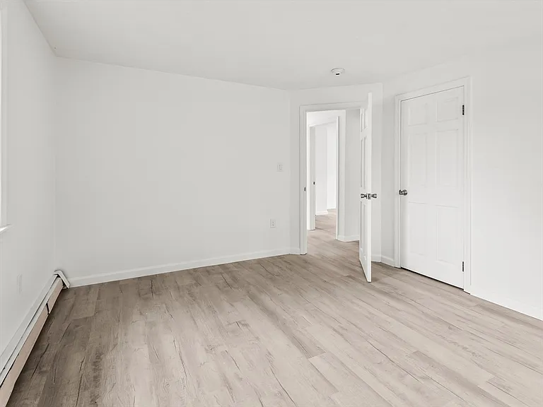 26 Sidney St — Photo 15