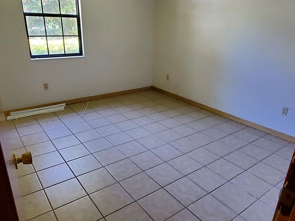 5th image of 1465 E Johnson Ave