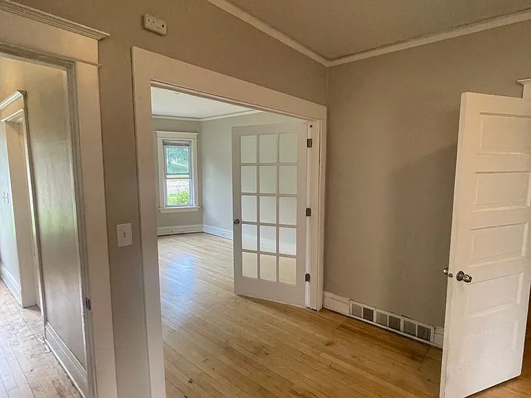 2214 W 3rd St — Photo 12