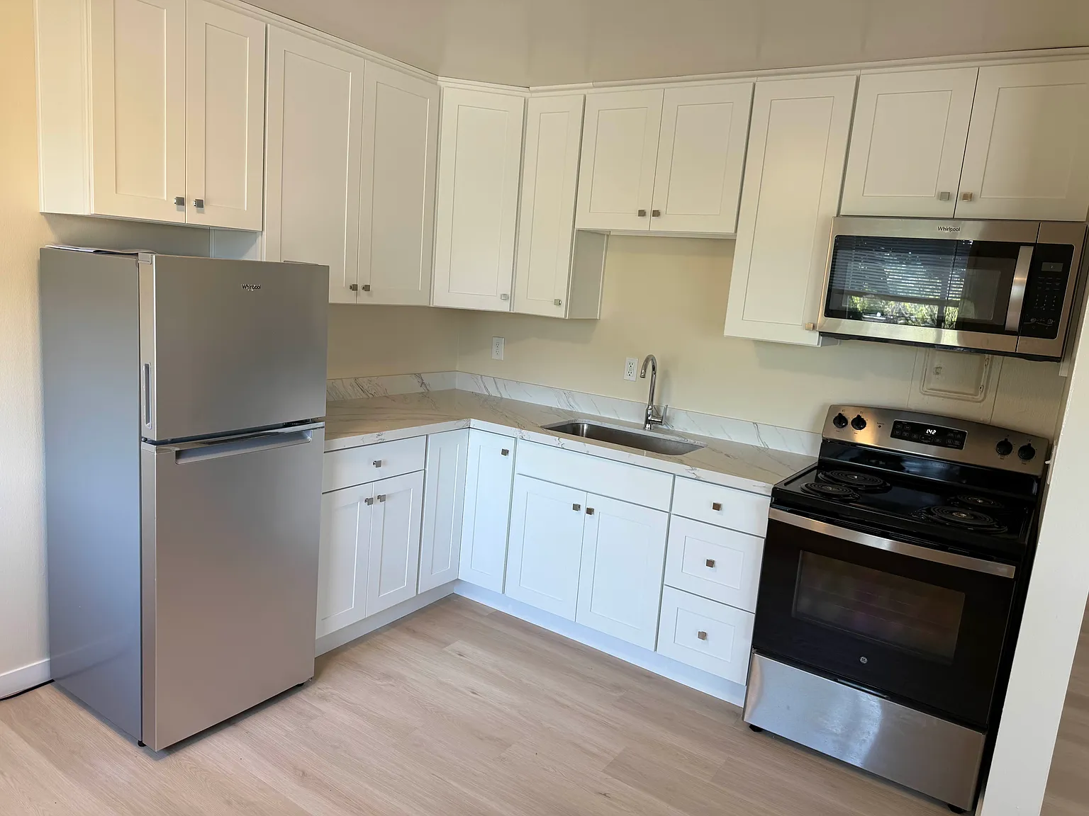 2 bed, 745 sqft, $2,025 — Photo 3