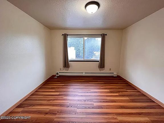 5th image of 1222 Selief Ln