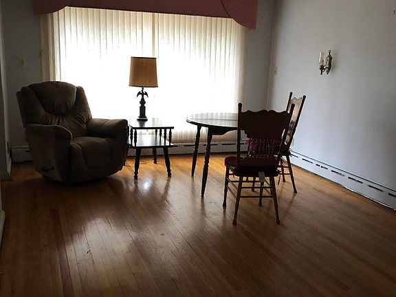 4th image of 69 Seneca Ave