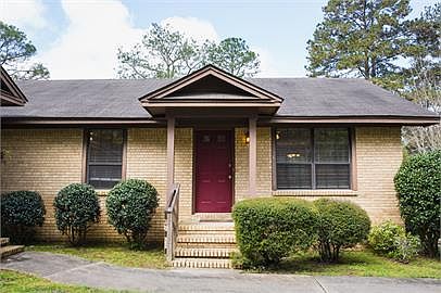 Pciture of 1601-1 Carolewood (right unit), actual unit available is left unit.