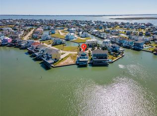 1640 Windsong Way, Tiki Island, TX 77554