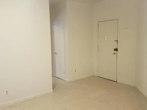 4211 164th St APT 1F, Flushing, NY 11358