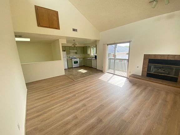 3rd image of 1348 Mentone Ave Unit A