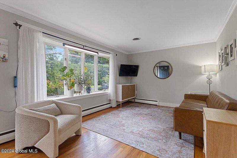 2nd image of 10 Oak Drive