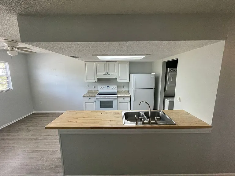 6721 Congress St — Photo 11