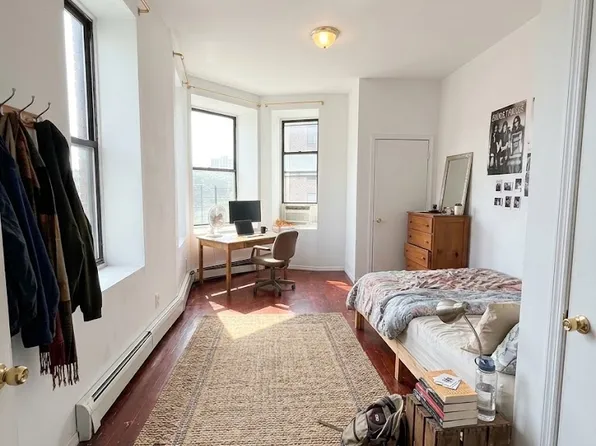 276 Throop Avenue image 1 of 4