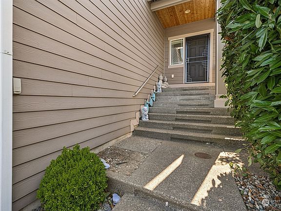 2nd image of 2524 190th Street Ct E