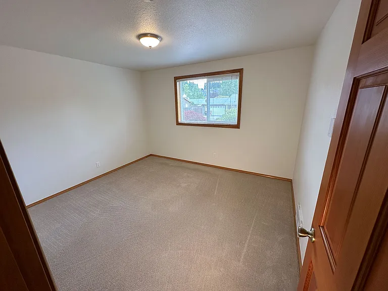 19753 Mosjon Cir NE — Photo 5