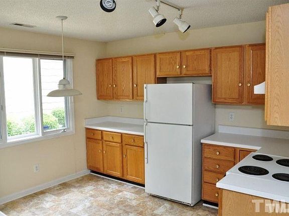 4th image of 4126 Pin Oak Dr