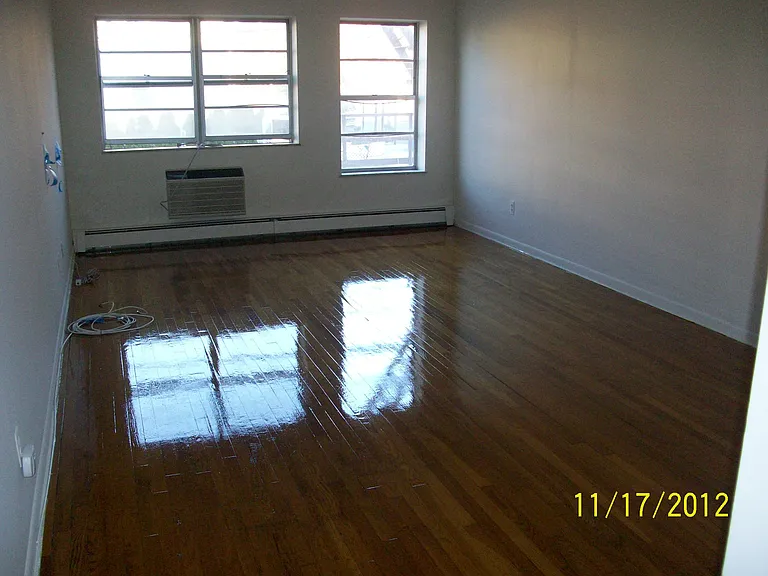 111 Broad Ave — Photo 5