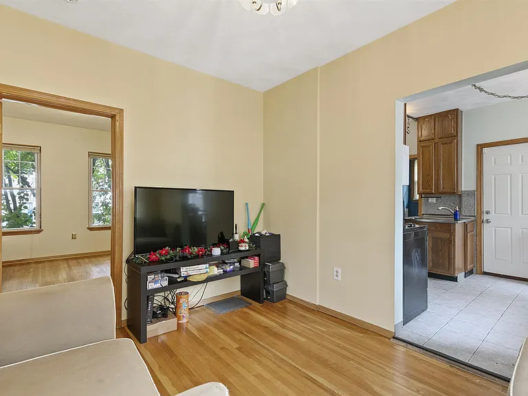 28 William St — Photo 6