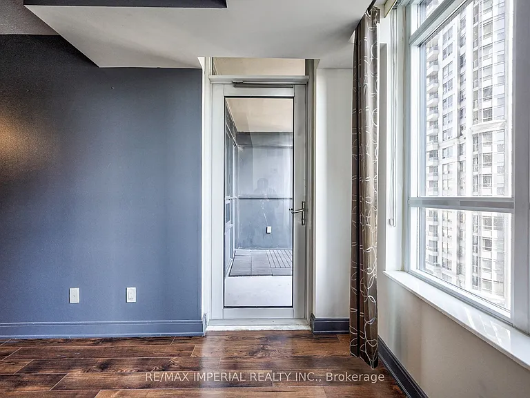 330 Burnhamthorpe Rd W #1108 — Photo 9