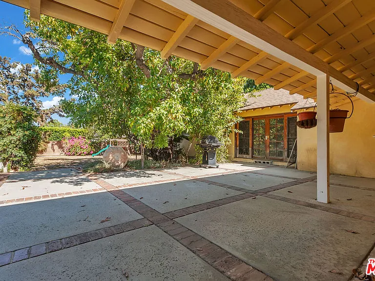 9322 Lasaine Ave — Photo 35