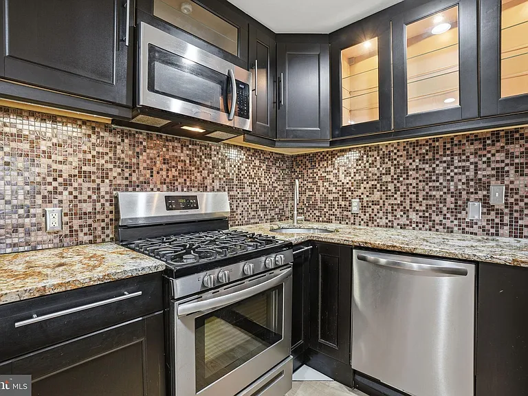 1710 W Virginia Ave NE #202 — Photo 6