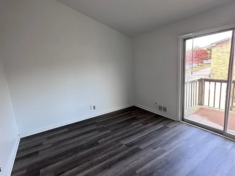 1801 Bashford Manor Ln — Photo 12