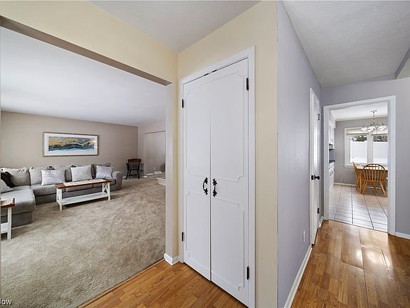 3rd image of 21050 Fairmount Blvd