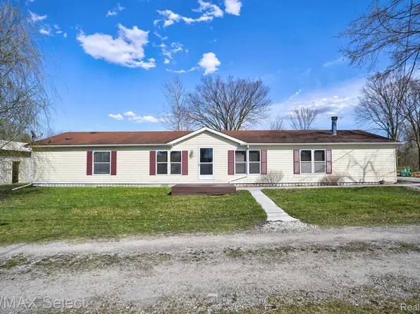 3509 S Genesee Rd, Burton, MI 48519