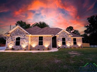 110 Towering Oaks Ln, Longview, TX 75602