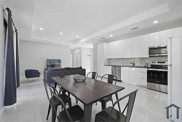 674 Windermere Dr — Photo 7