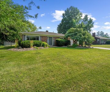 700 Devonshire Rd, Fowlerville, MI, 48836
