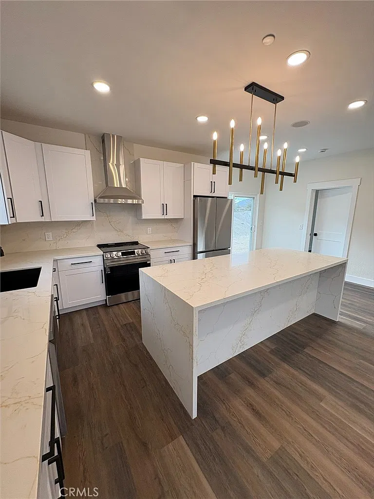 4 bed, 5.0 bath, 3000 sqft, $3,950 — Photo 3