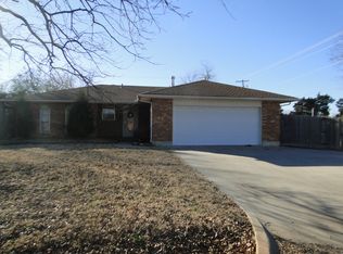 1073 Harrison St, Harrah, OK 73045