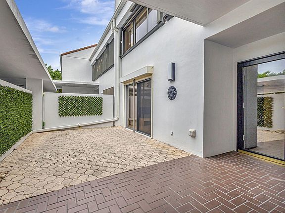 2nd image of 2435 E Presidential Way