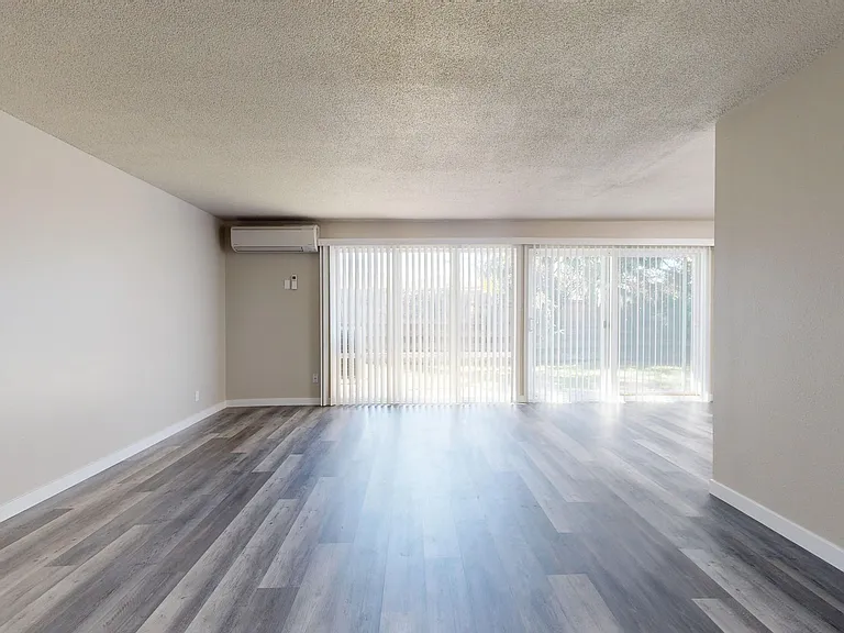 212 N Roosevelt St — Photo 14