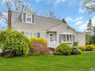 648 N Fulton Ave, Lindenhurst, NY 11757