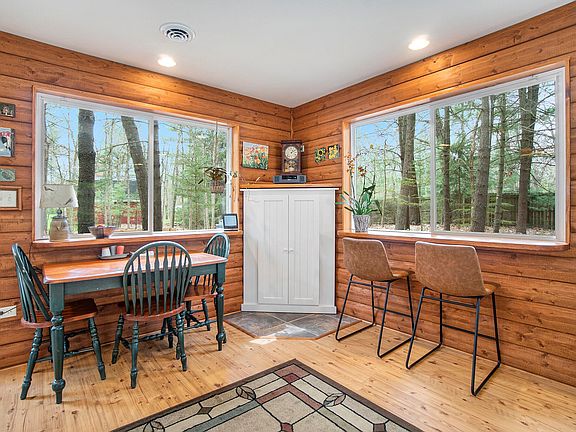 3rd image of 4012 Wintergreen Dr